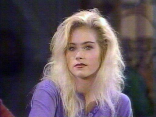  Kelly Bundy 