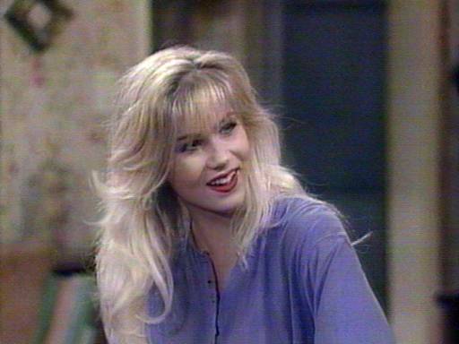  Kelly Bundy 