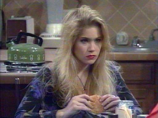  Kelly Bundy 
